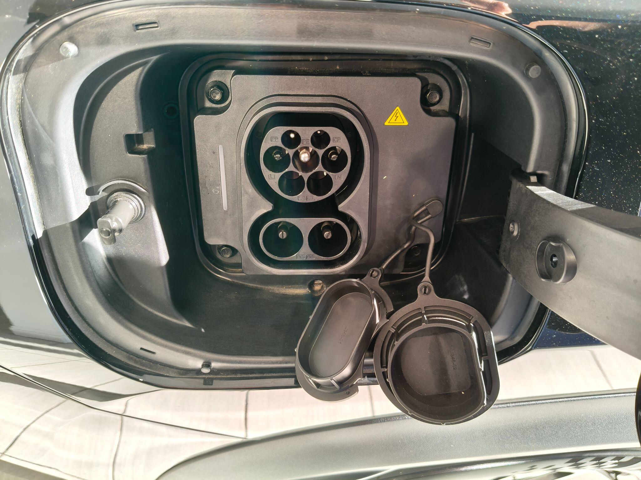 Large vehicle image